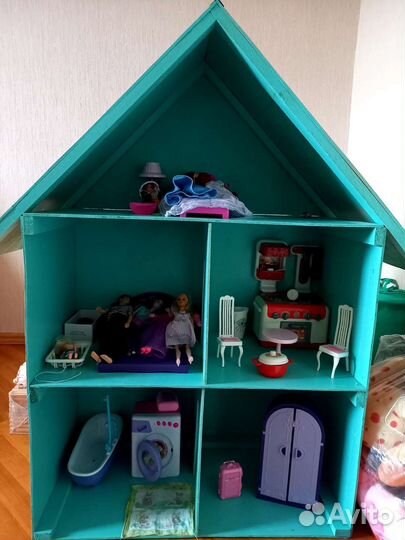 Домик кукольный вместе с игрушками