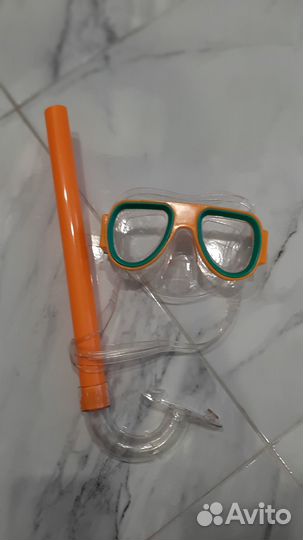 Маска с трубкой для плаванья