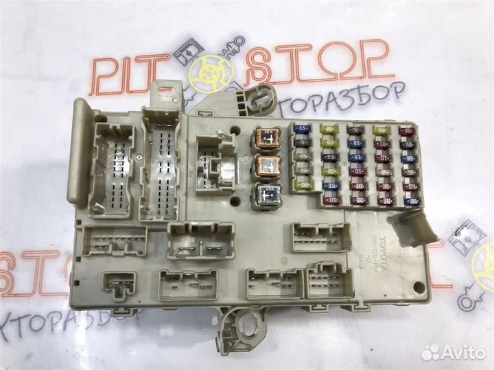 Блок предохранителей салона Toyota Windom (MCV30)