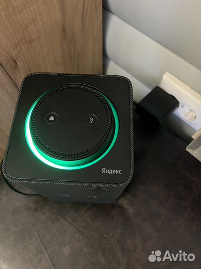 Яндекс станция Макс с часами