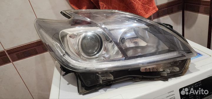 Фара правая тойота приус 4752