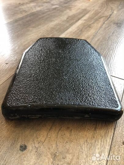 Боковые бронеплиты