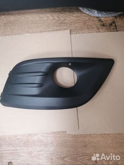 Решетка переднего бампера под птф левая Largus 12