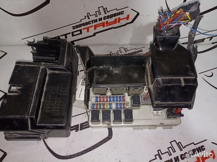 Блок предохранителей nissan presage PU31 VQ35-DE CN010 под капот 284B7CN010