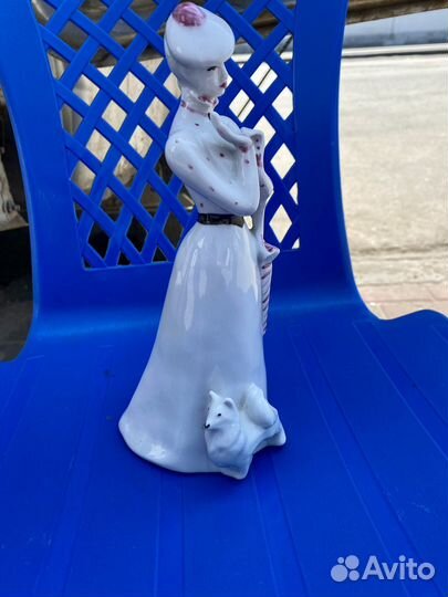 Статуэтка Дама с собачкой Дулево