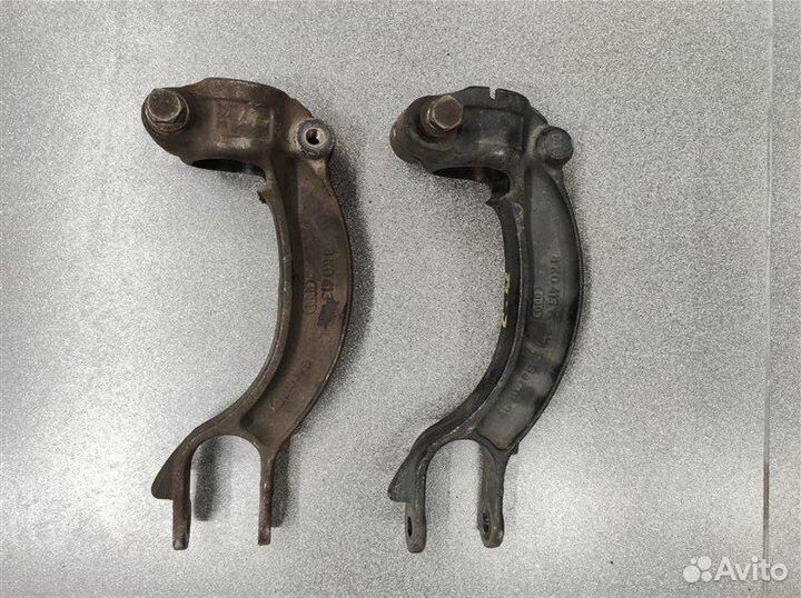 Вилка амортизатора Audi A4 B8