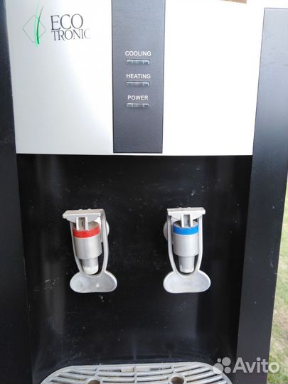 Кулер для воды напольный