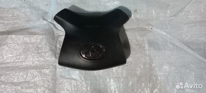 Подушка безопасности в руль Toyota Avensis 2 T250