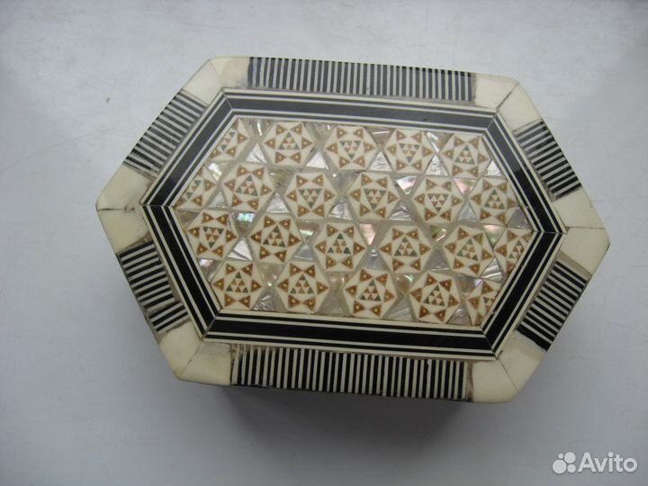 Шкатулка кость перламутр красно дерево