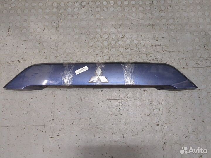 Накладка под номер Mitsubishi Outlander XL, 2009