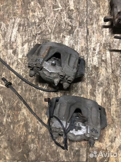 Суппорт передний Mercedes-Benz W212 E200