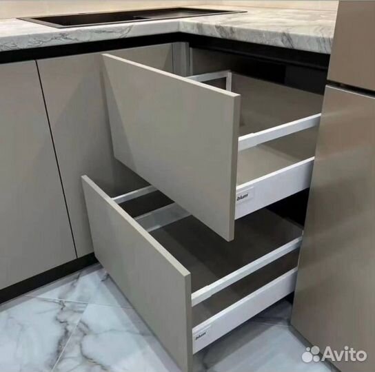 Кухня белая/глянец/ на заказ