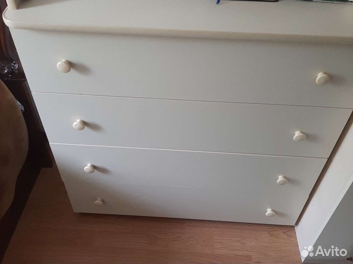 Детская кровать и шкаф