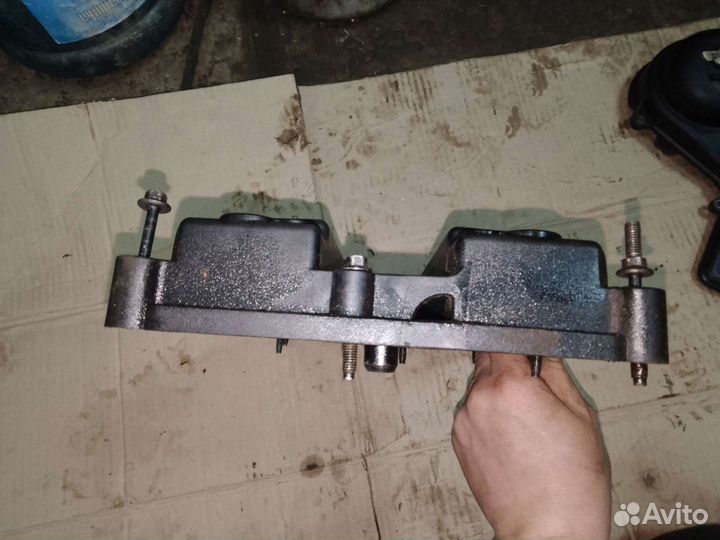 Клапанная крышка Ford Focus 2 1,6