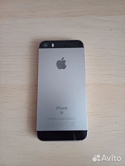 iPhone SE, 16 ГБ