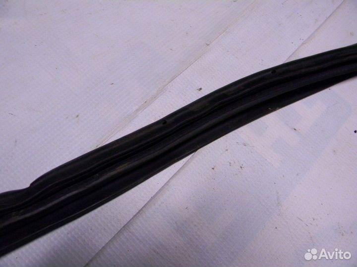 Уплотнитель (внутри) Lancer (CX,CY) 2007