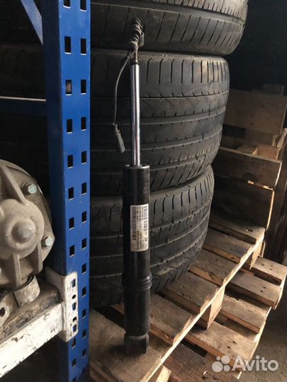 Амортизатор Порше Кайен 958