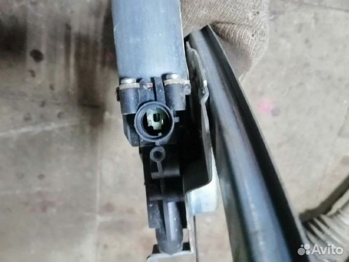 Стеклоподъемник передний правый Renault Logan