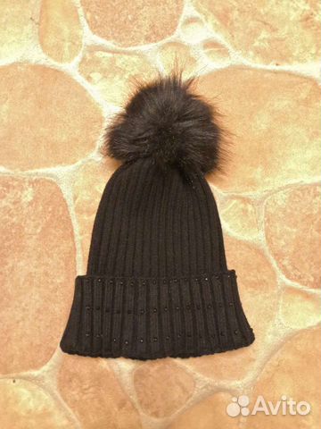 Черная женская шапка с помпоном mohito