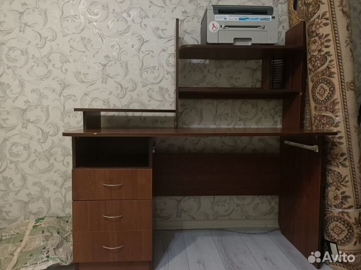 Компьютерный стол