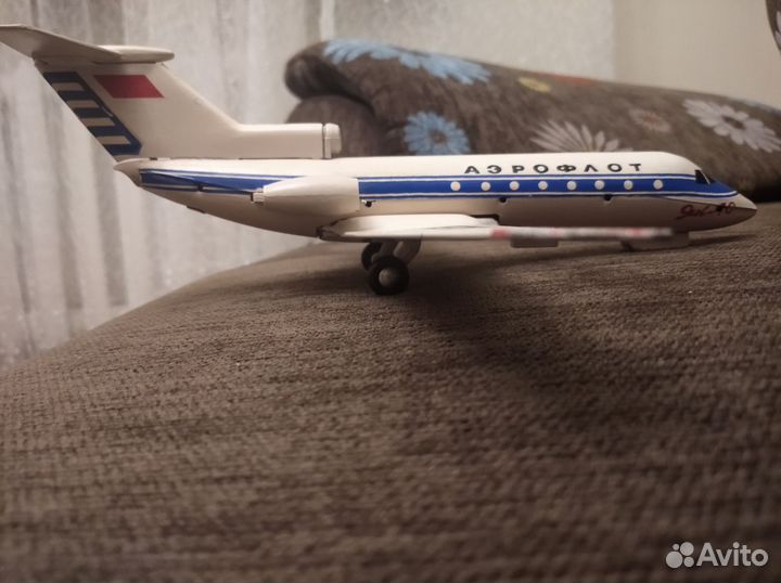 Самолет Як 40 игрушка СССР