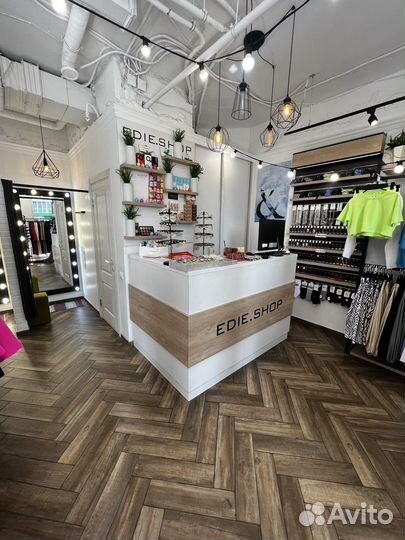 Продавец консультант в магазин женской одежды