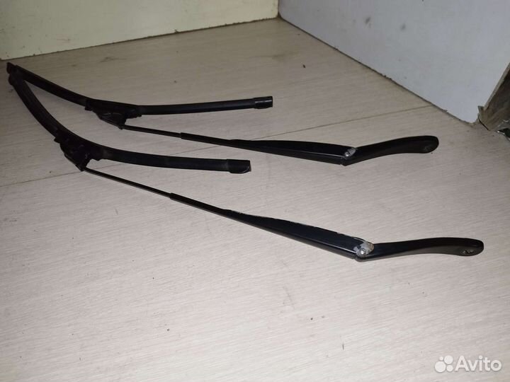 Поводок стеклоочистителя Renault Duster