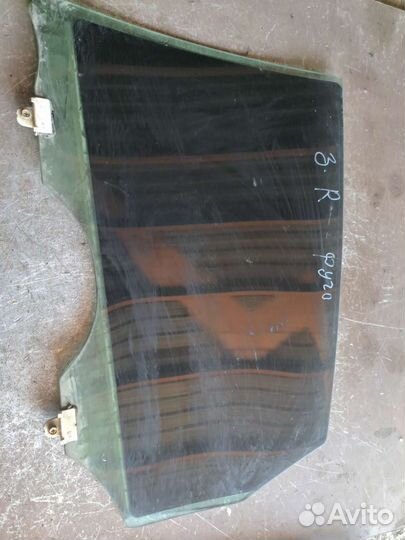 Стекло заднее правое на Nissan Fuga