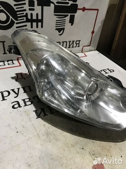 Фара правая Citroen C-Crosser