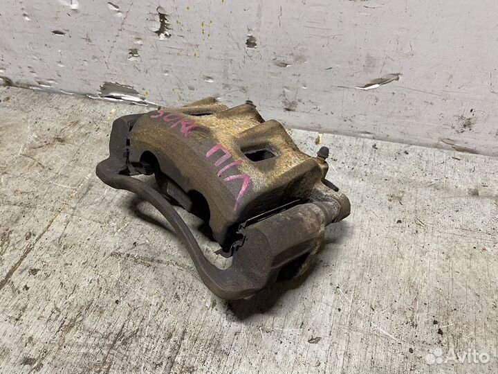 Суппорт передний левый Kia Sorento 1 02-09г