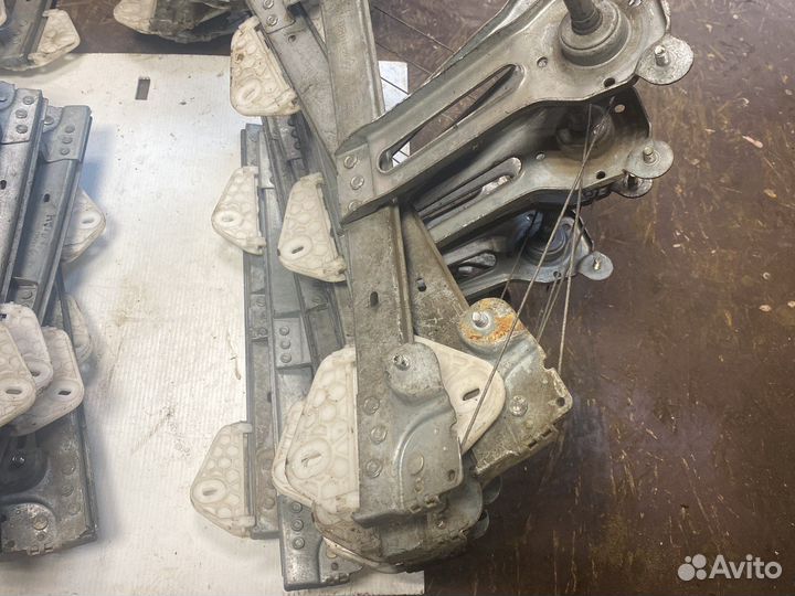 Стеклоподъемник задний Renault Logan 1