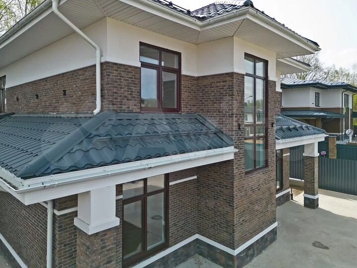 Коттедж 220 м² на участке 7 сот.