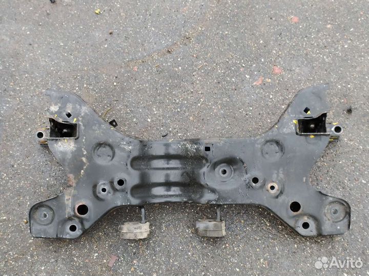 Передний подрамник skoda rapid