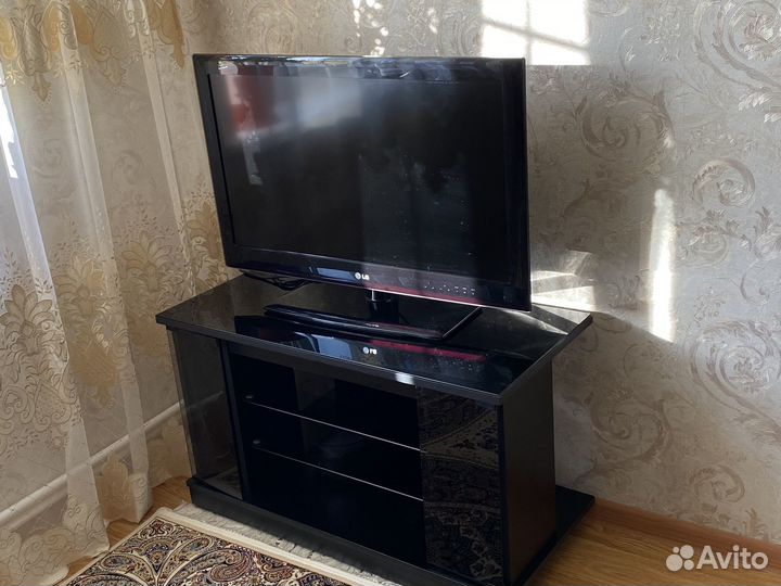 Телевизор и подставка