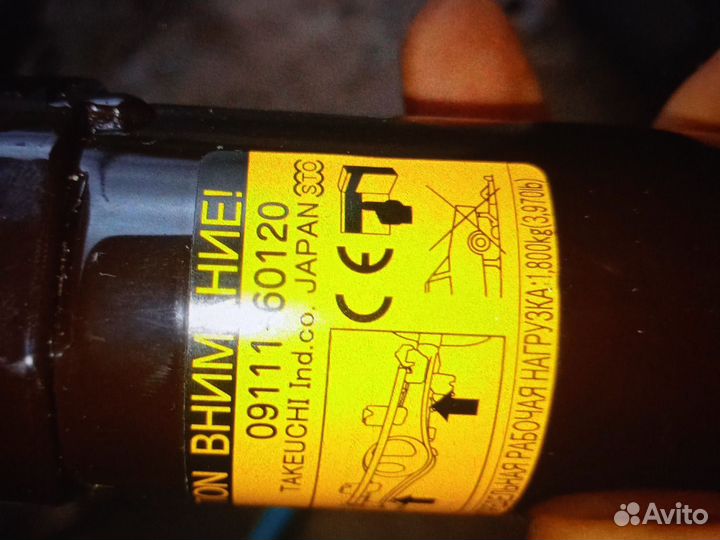 Домкрат,набор инструментовToyota Land Cruiser 200