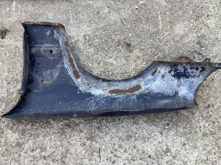 Крыло на 210 mercedes