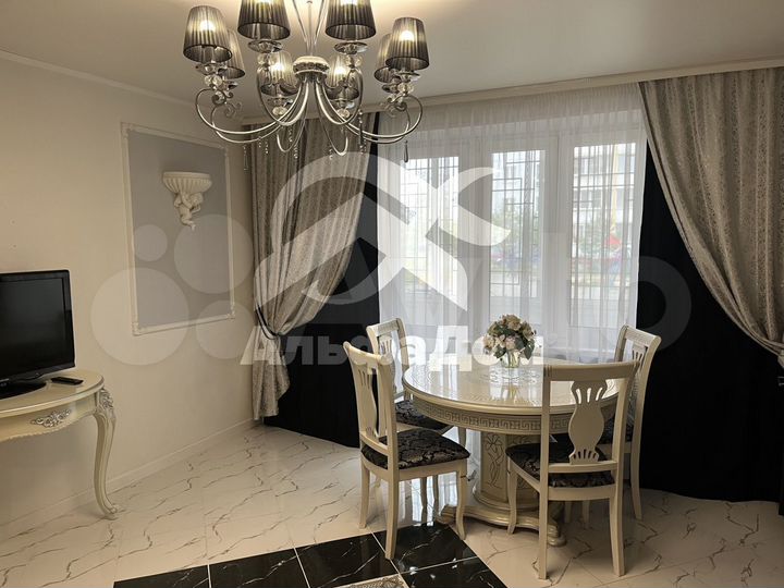 2-к. квартира, 65 м², 1/11 эт.