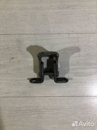 Петля двери перед лев cadillac BLS 1.9 дизель