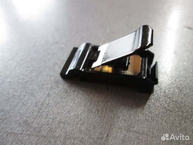 Пружинка лючка бензобака Toyota