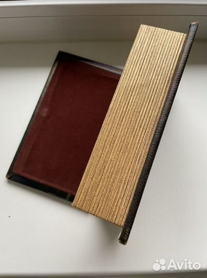 Шкатулка стилизованная под книгу
