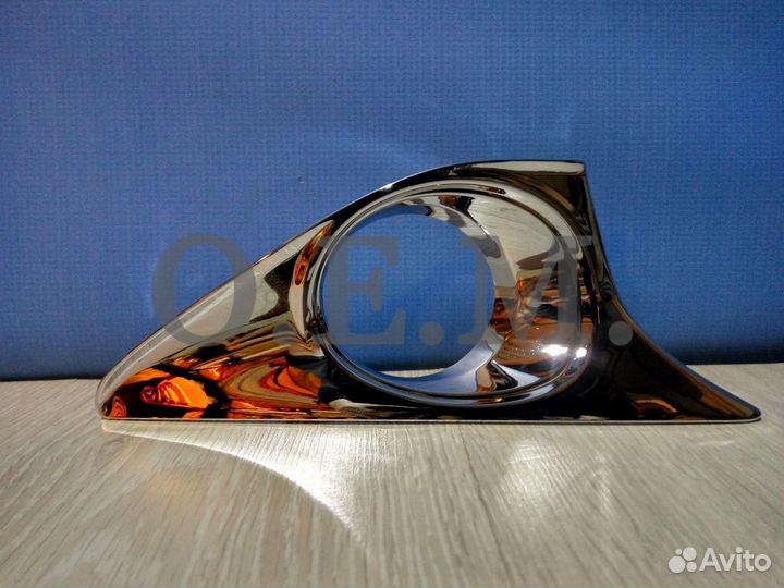 Молдинг под фару правый Ford Kuga 2