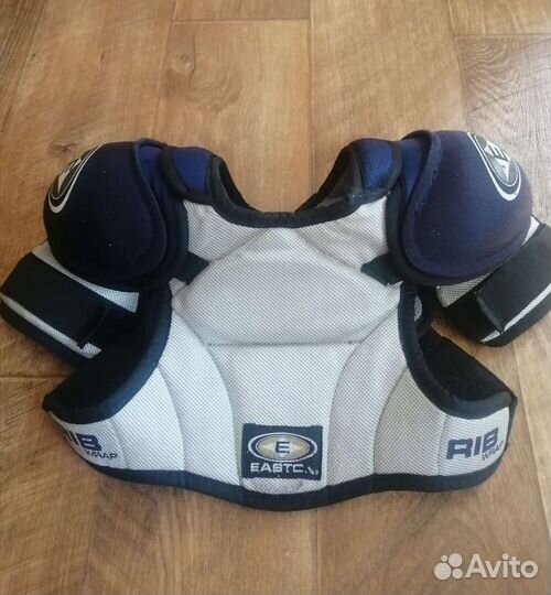 Нагрудник хоккейный easton