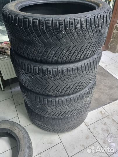 Michelin X-Ice North 4 SUV 275/40 R22 108