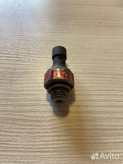 Датчик давления масла левый Chevrolet Aveo T300