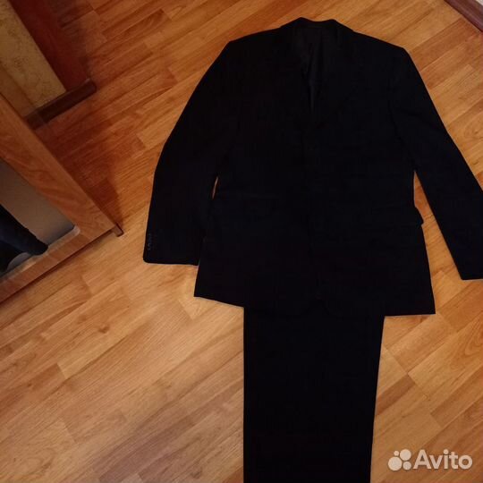 Продам школьный костюм