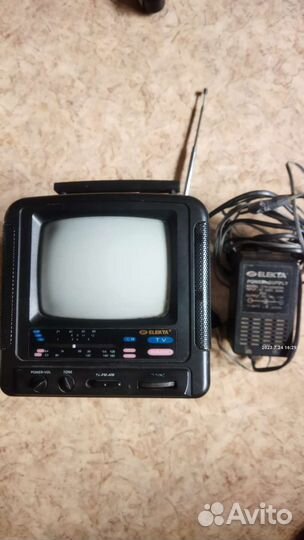 Портативный телевизор Elekta E-530 (Япония)