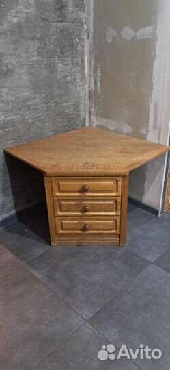 Стол угловой