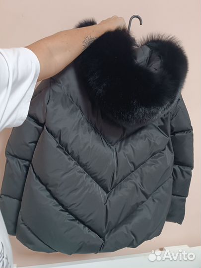 Пуховик с чёрным мехом песца
