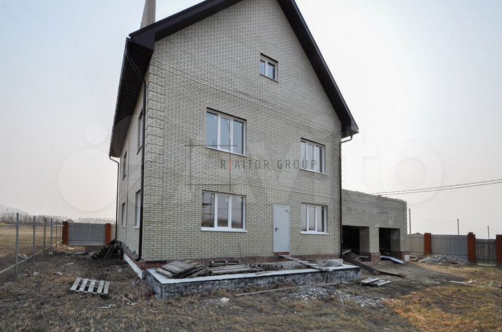 Коттедж 536 м² на участке 10 сот.