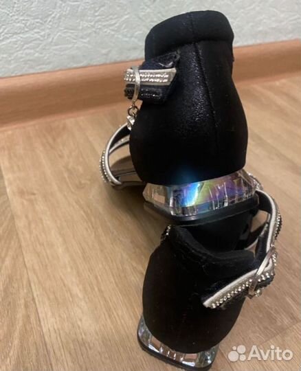 Босоножки для девочки